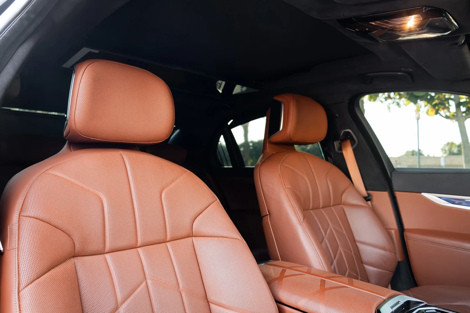 Rent BMW 7-Series 740i Individual Blue 2023 in Abu Dhabi - 6 