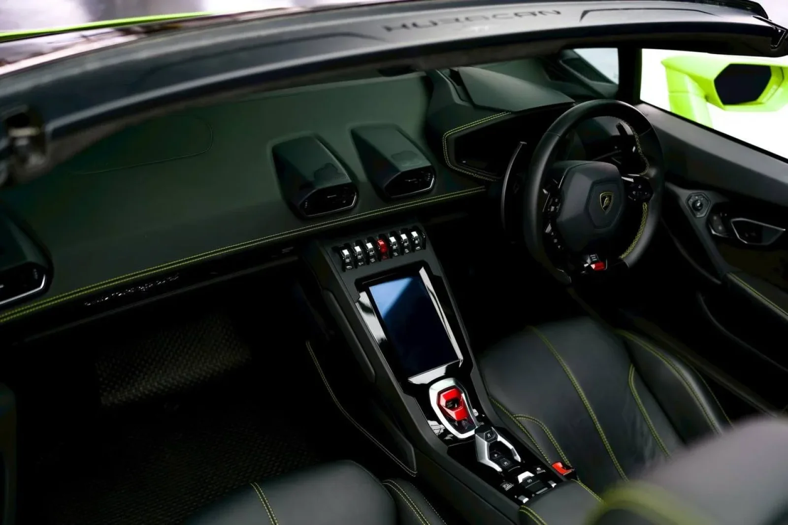 Rent Lamborghini Huracan EVO  Green 2024 in Bangkok - 4 