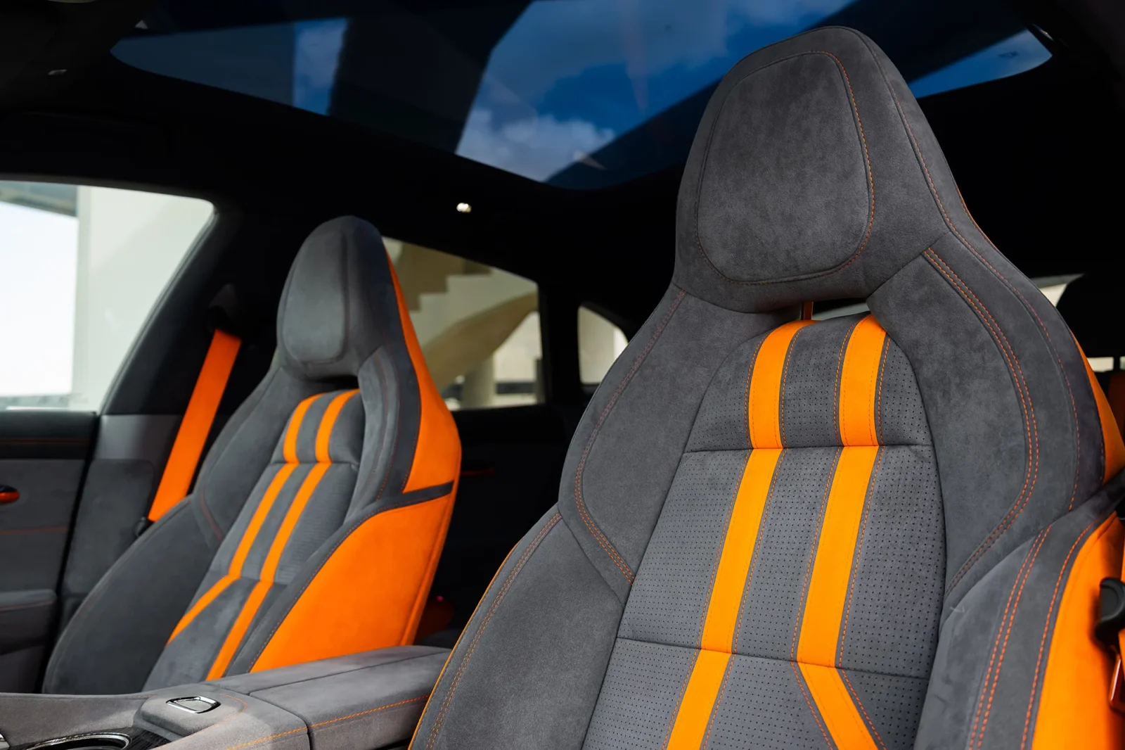 Huren Zeekr 1  Oranje 2023 in Abu Dhabi - 6 