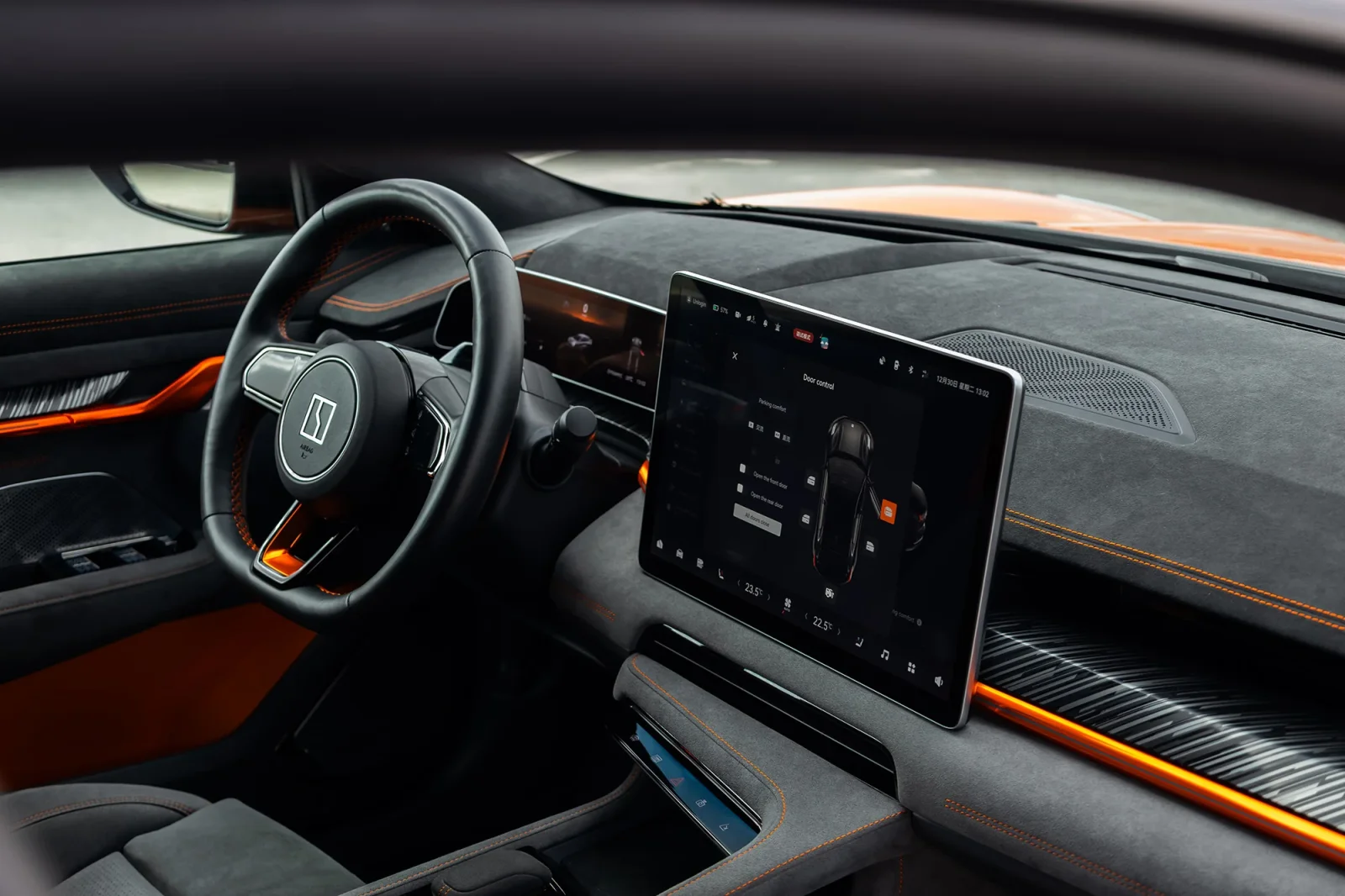 Huren Zeekr 1  Oranje 2023 in Abu Dhabi - 4 