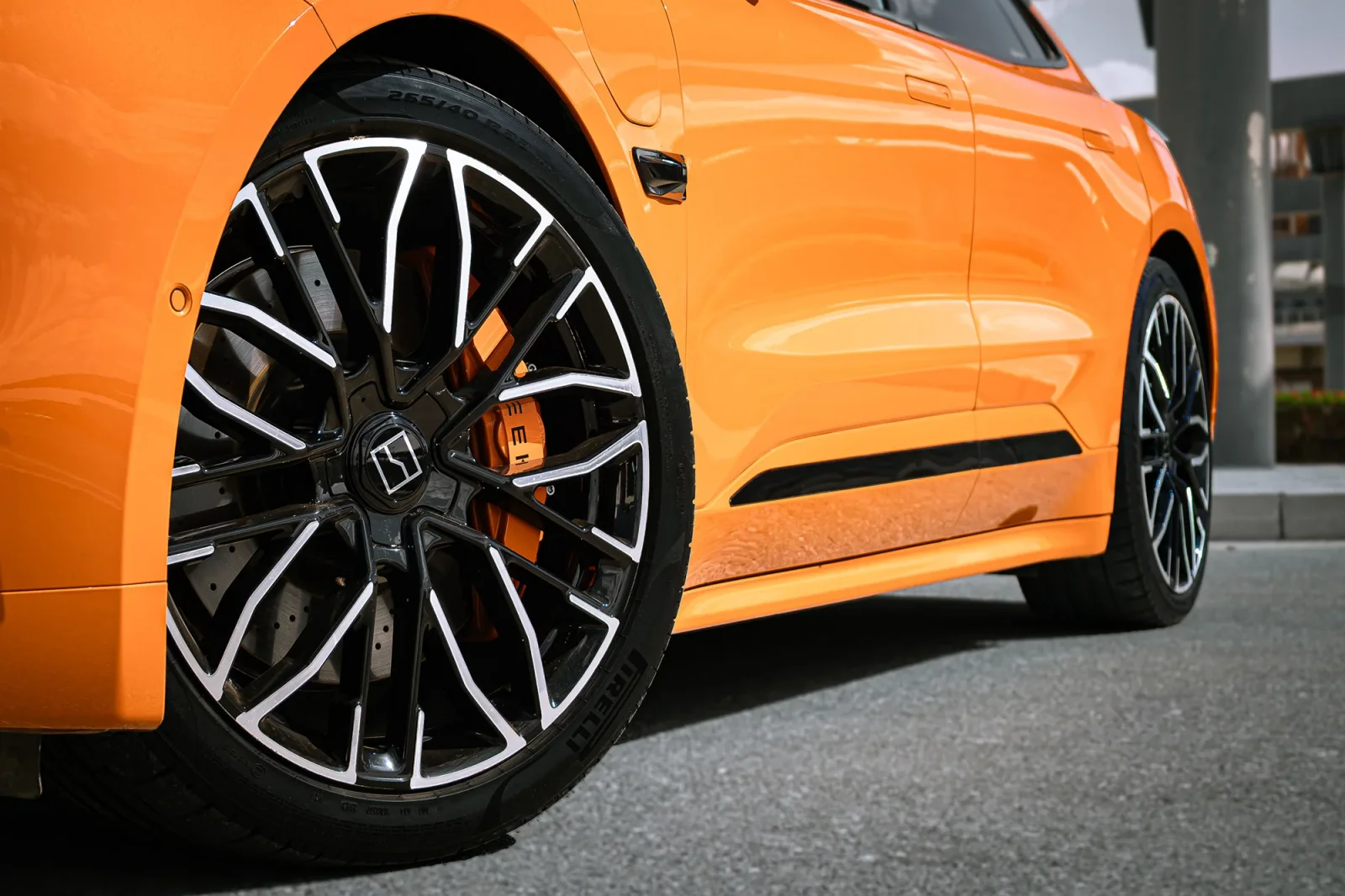 Huren Zeekr 1  Oranje 2023 in Abu Dhabi - 13 