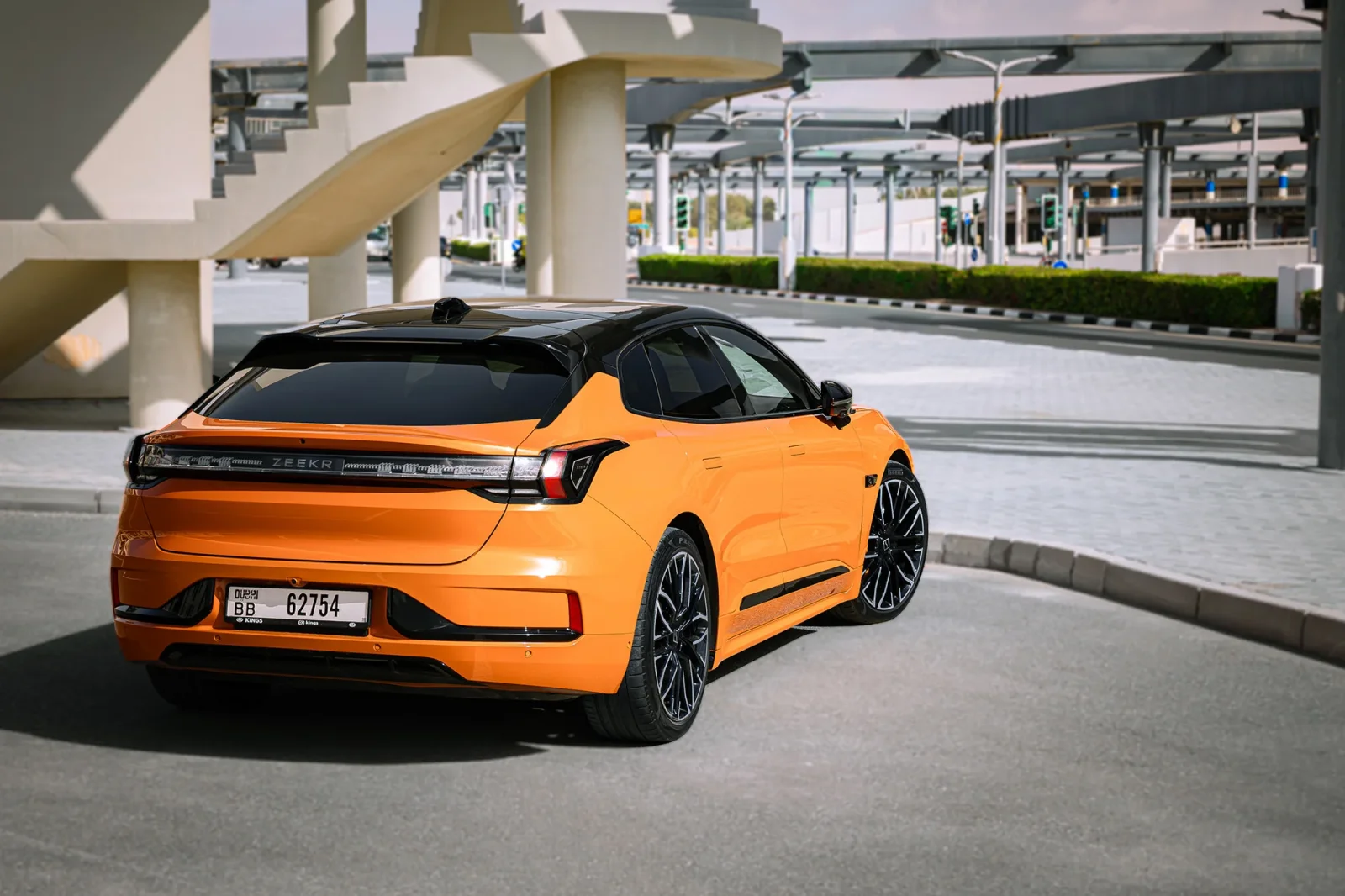 Huren Zeekr 1  Oranje 2023 in Abu Dhabi - 10 