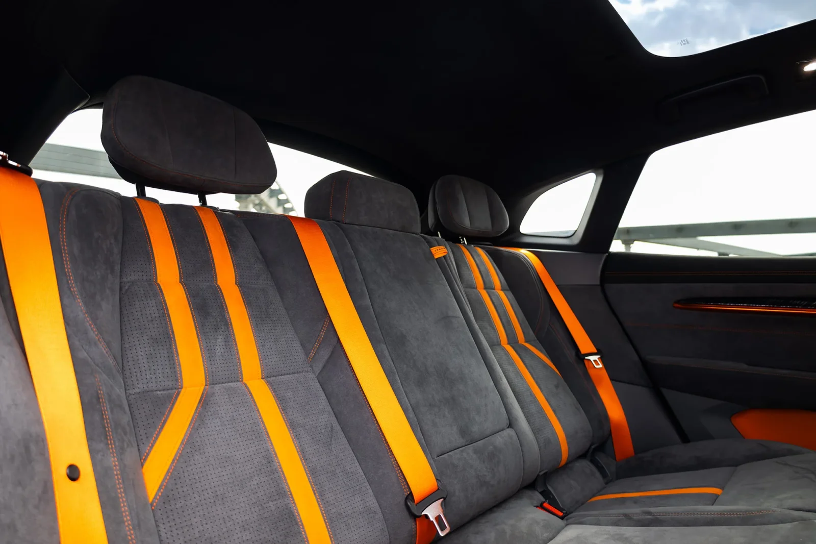 Huren Zeekr 1  Oranje 2023 in Abu Dhabi - 5 