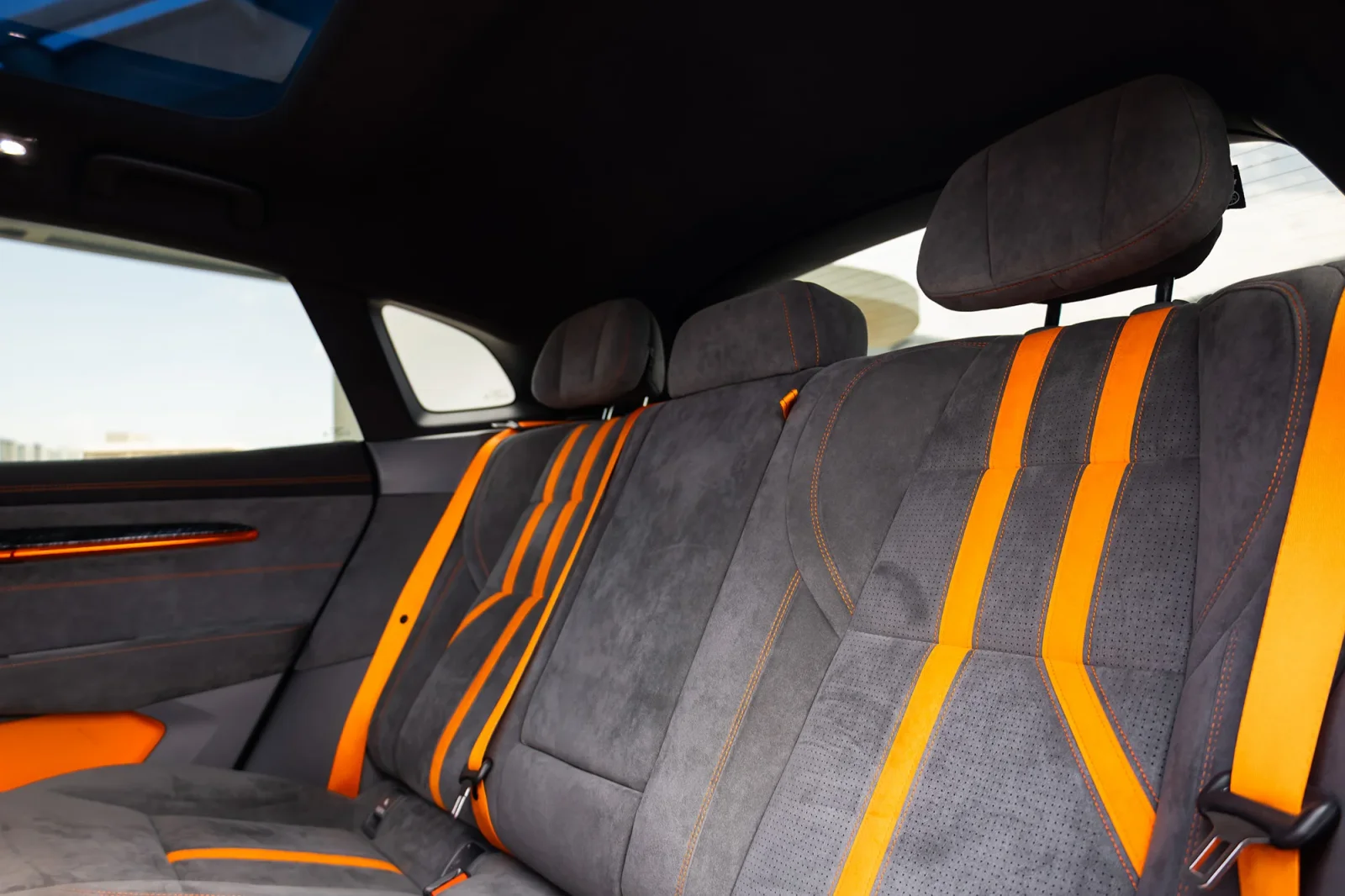 Huren Zeekr 1  Oranje 2023 in Abu Dhabi - 7 