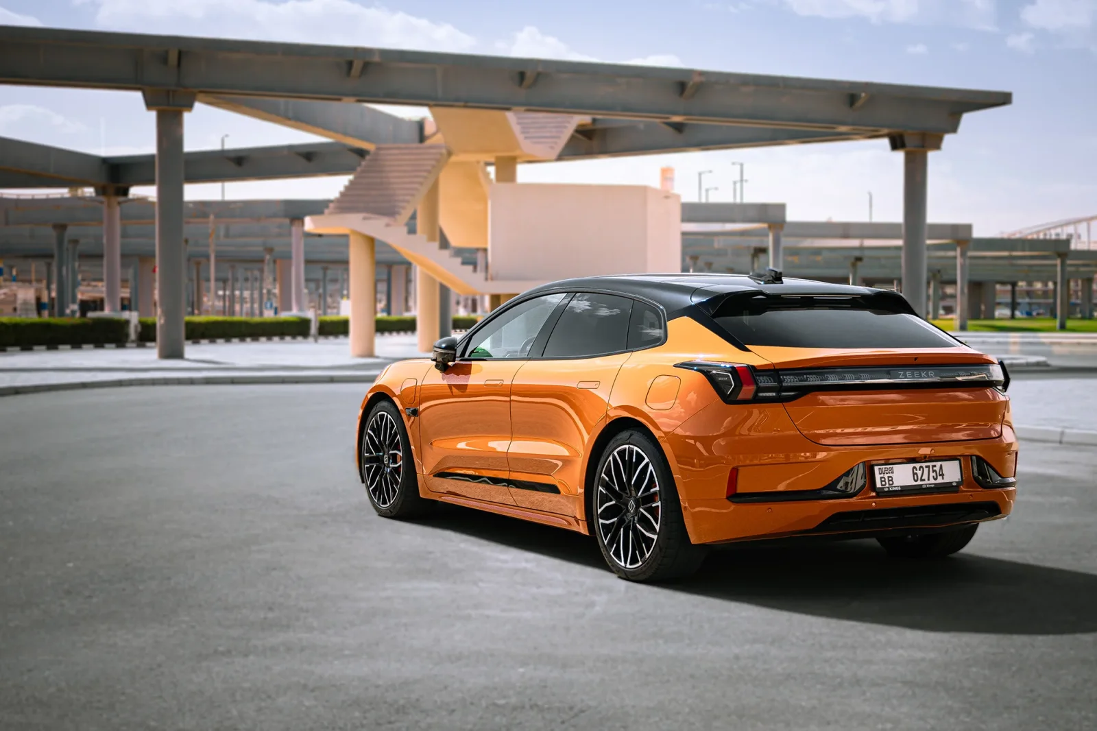 Huren Zeekr 1  Oranje 2023 in Abu Dhabi - 12 