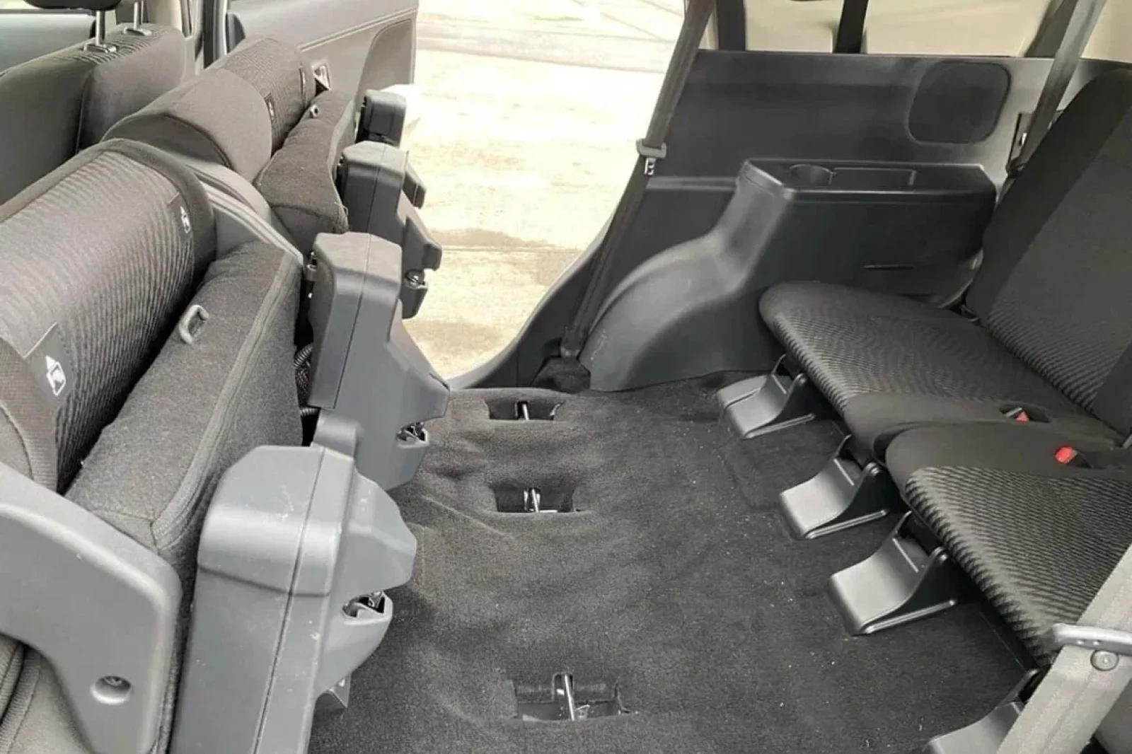 Miete Toyota Rush  Weiß 2023 in der Abu Dhabi - 3 