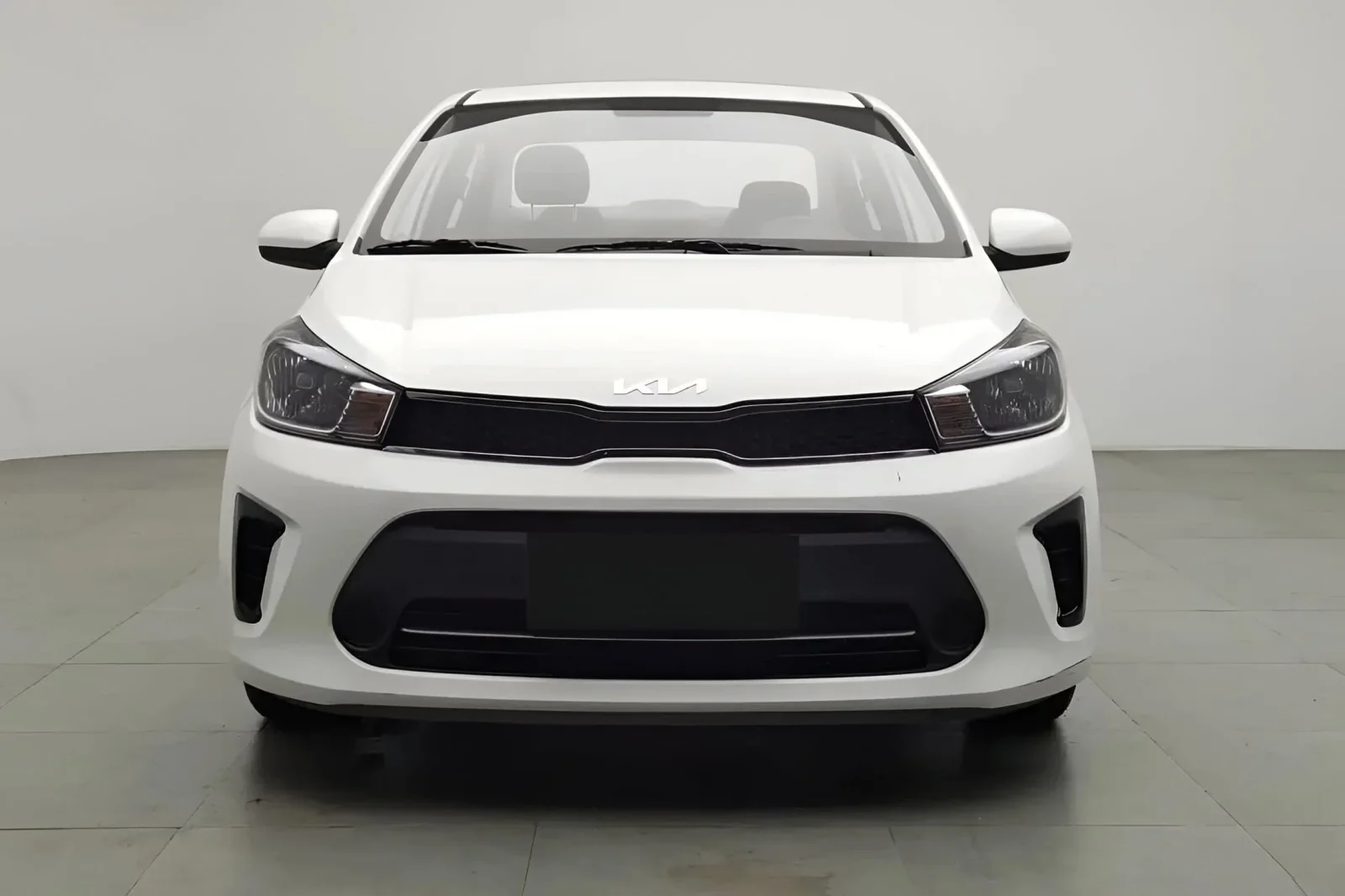 Аренда Kia Pegas  Белый 2022 в Абу-Даби - 3 