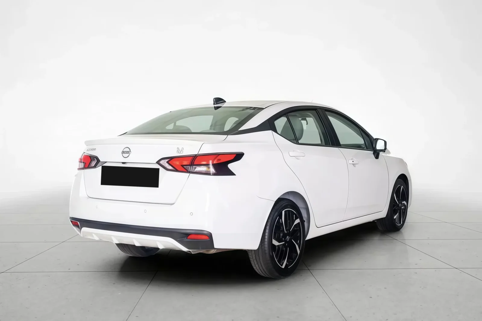 Kiralık Nissan Sunny  Beyaz 2023 içinde Abu Dhabi - 2 