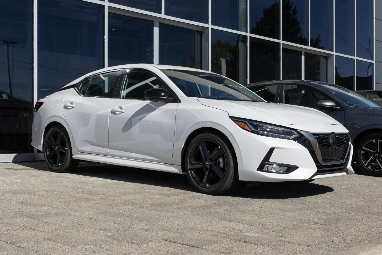 Аренда Nissan Sentra  Белый 2023 в Абу-Даби - 2 