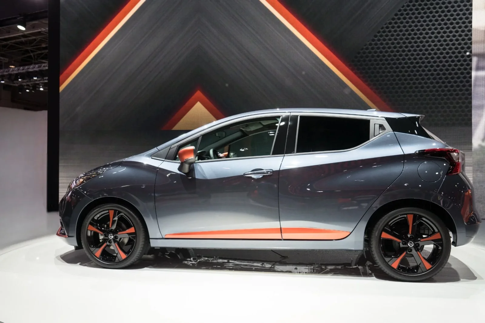 Kiralık Nissan Micra  Gri 2022 içinde Abu Dhabi - 3 