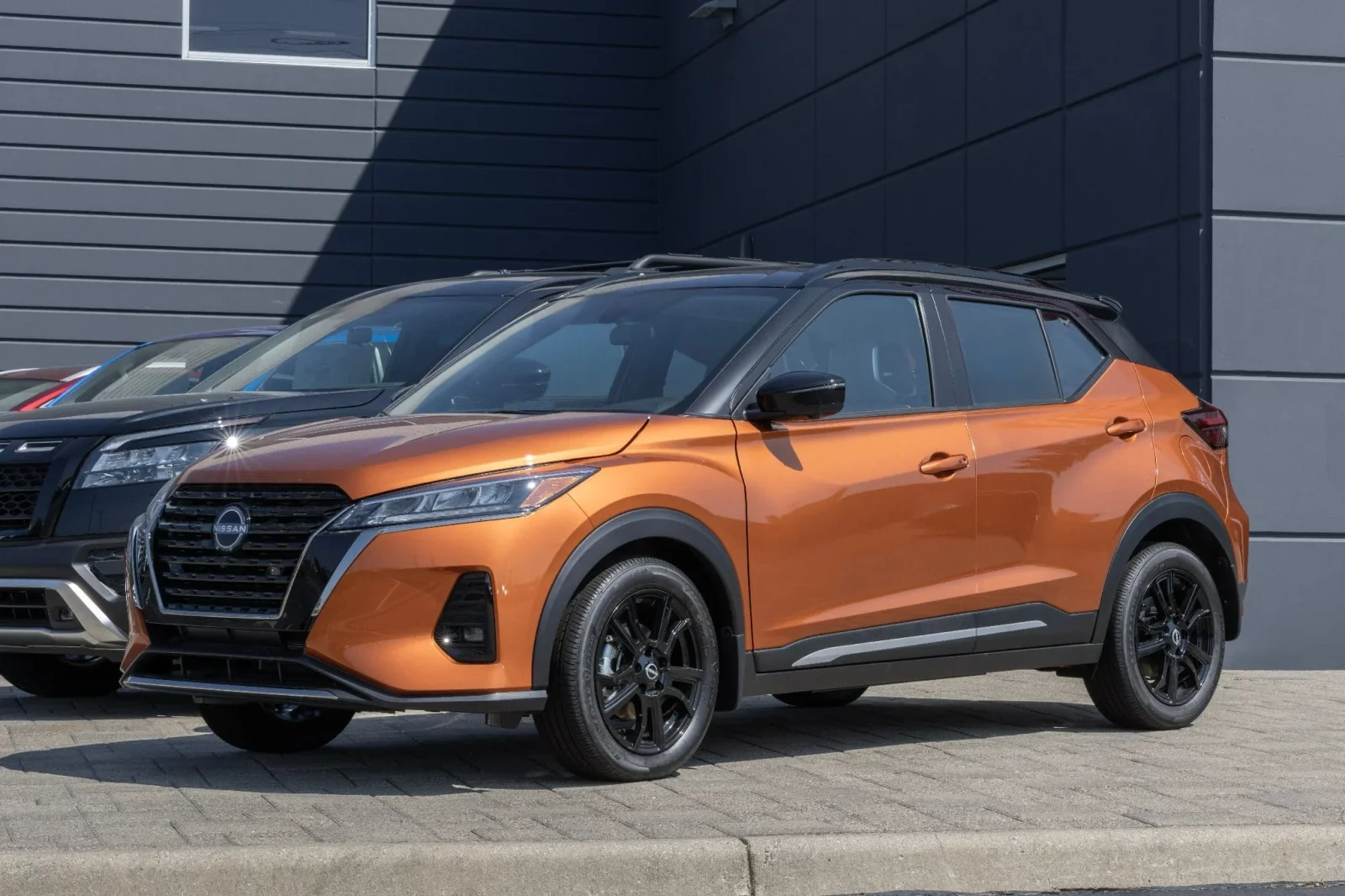 Huren Nissan Kicks  Oranje 2023 in Abu Dhabi - 2 