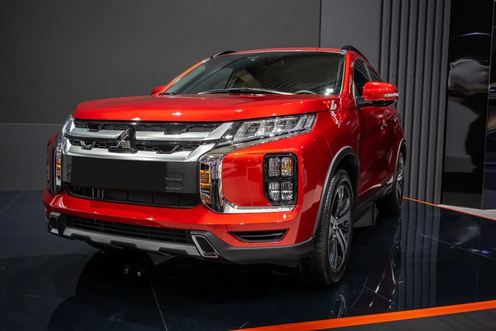 Huren Mitsubishi ASX  Rood 2023 in Abu Dhabi - 2 