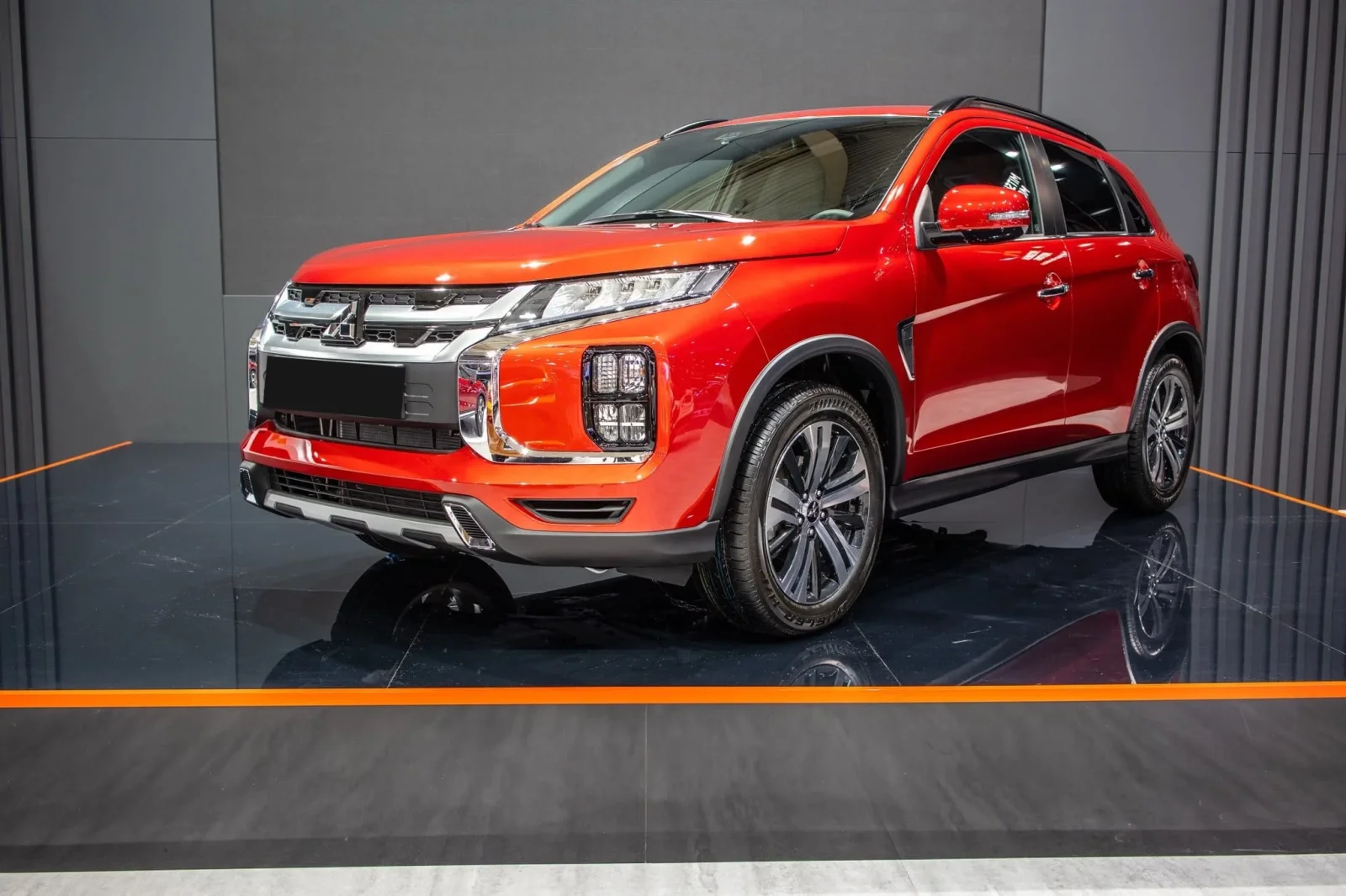 Huren Mitsubishi ASX  Rood 2023 in Abu Dhabi