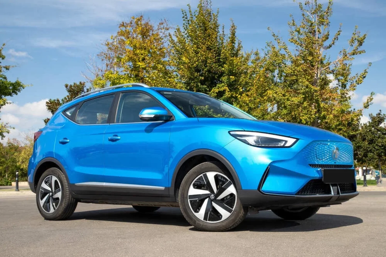 Kiralık MG ZS  Mavi 2022 içinde Abu Dhabi