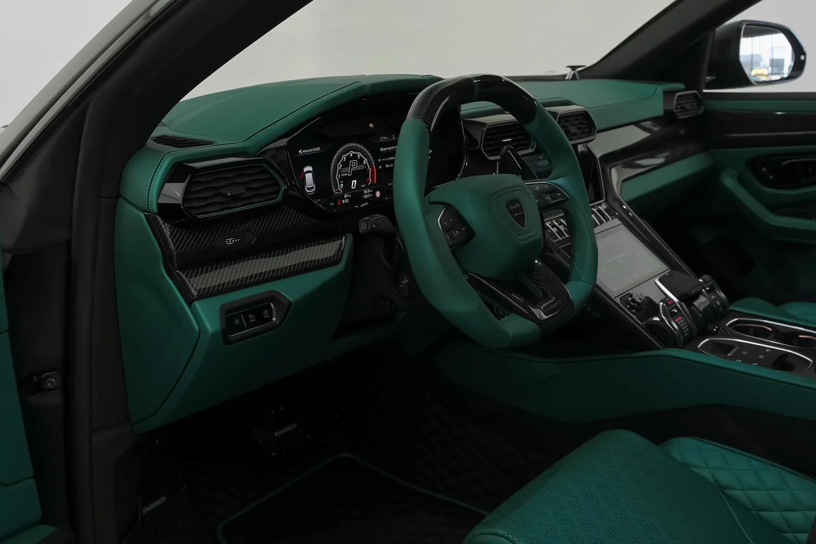 Loyer Lamborghini Urus  Noir 2023 en Abou Dabi - 3 