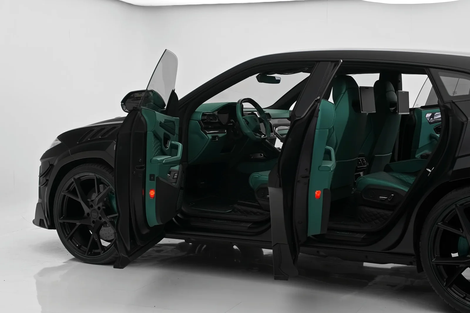 Loyer Lamborghini Urus  Noir 2023 en Abou Dabi - 2 