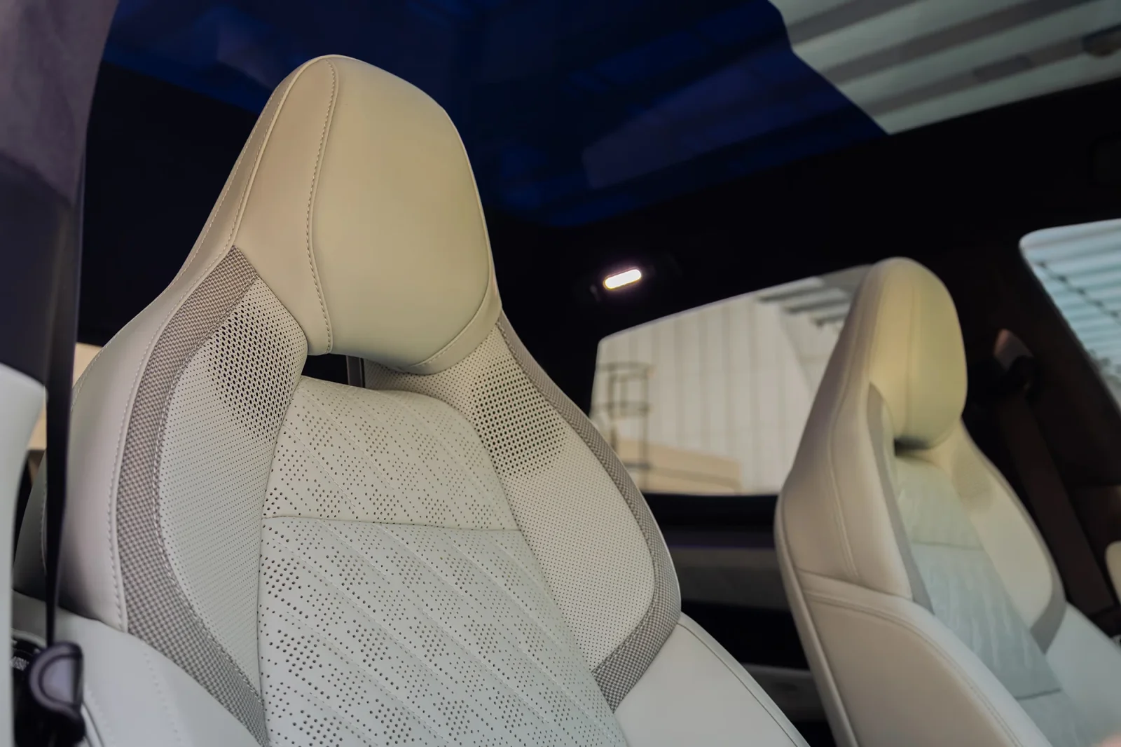 Rent Zeekr 1  Green 2024 in Abu Dhabi - 8 