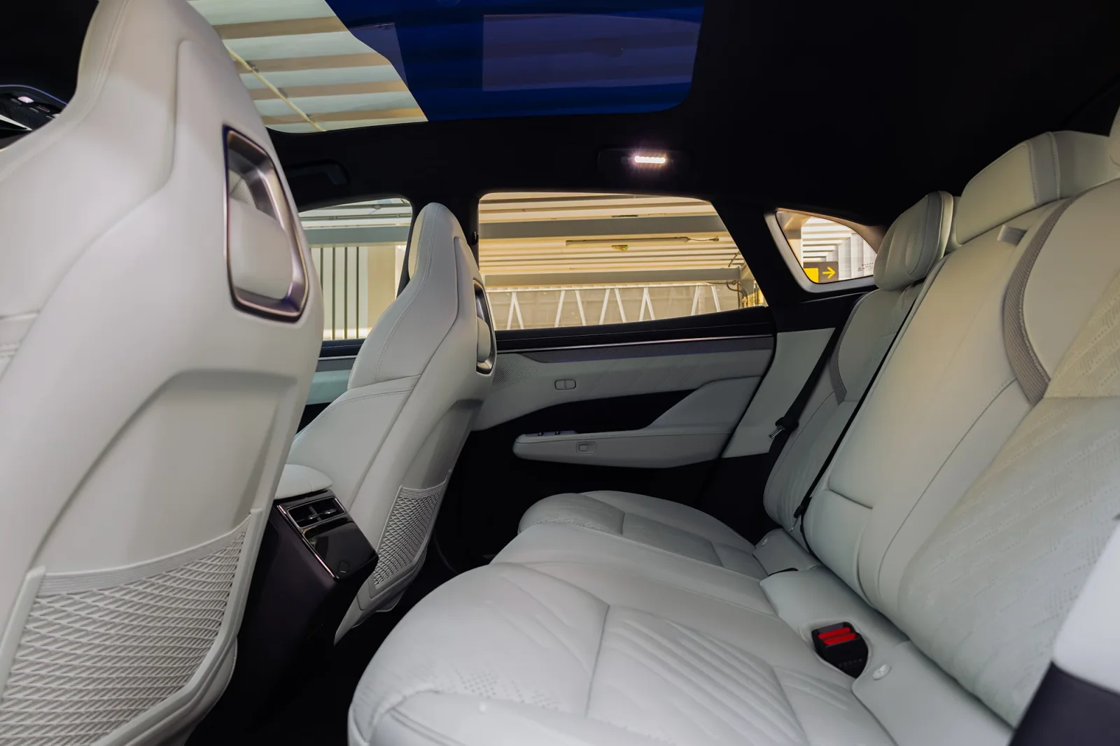 Rent Zeekr 1  Green 2024 in Abu Dhabi - 7 