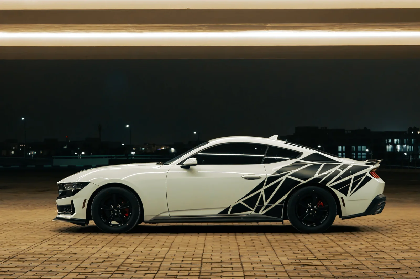 Rent Ford Mustang  White 2024 in Abu Dhabi - 10 