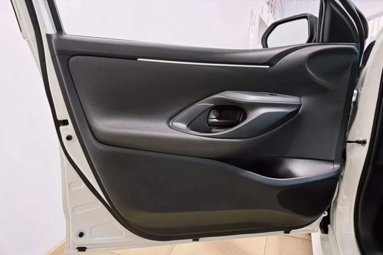 Rent Toyota Yaris  White 2023 in Abu Dhabi - 5 