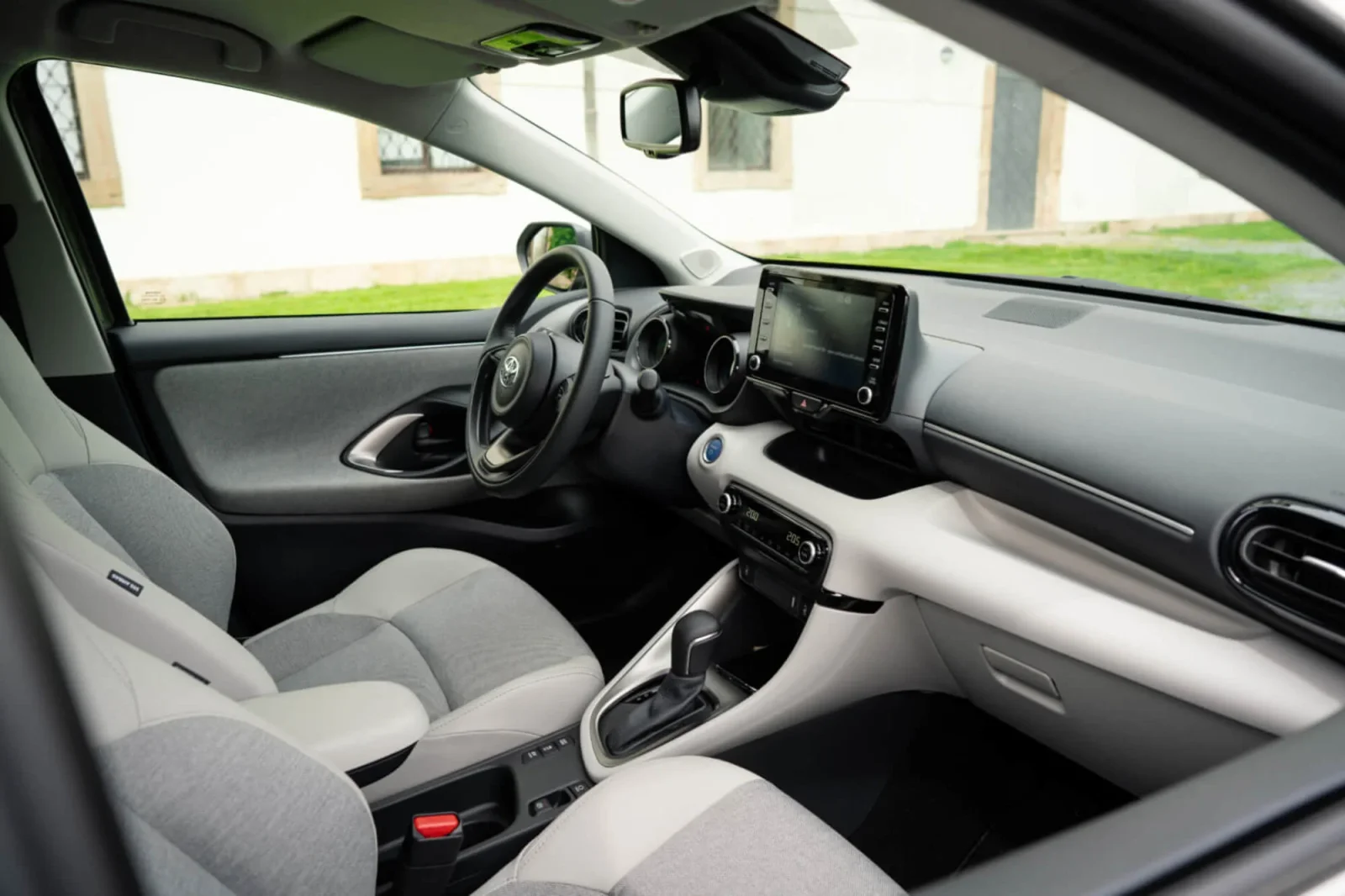 Rent Toyota Yaris  Grey 2023 in Abu Dhabi - 3 