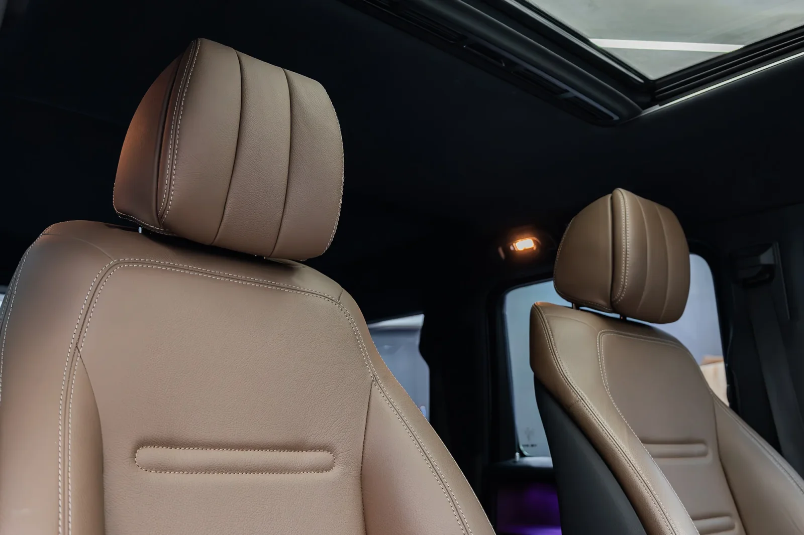 Rent Mercedes-Benz G-Class 500 White 2022 in Abu Dhabi - 3 