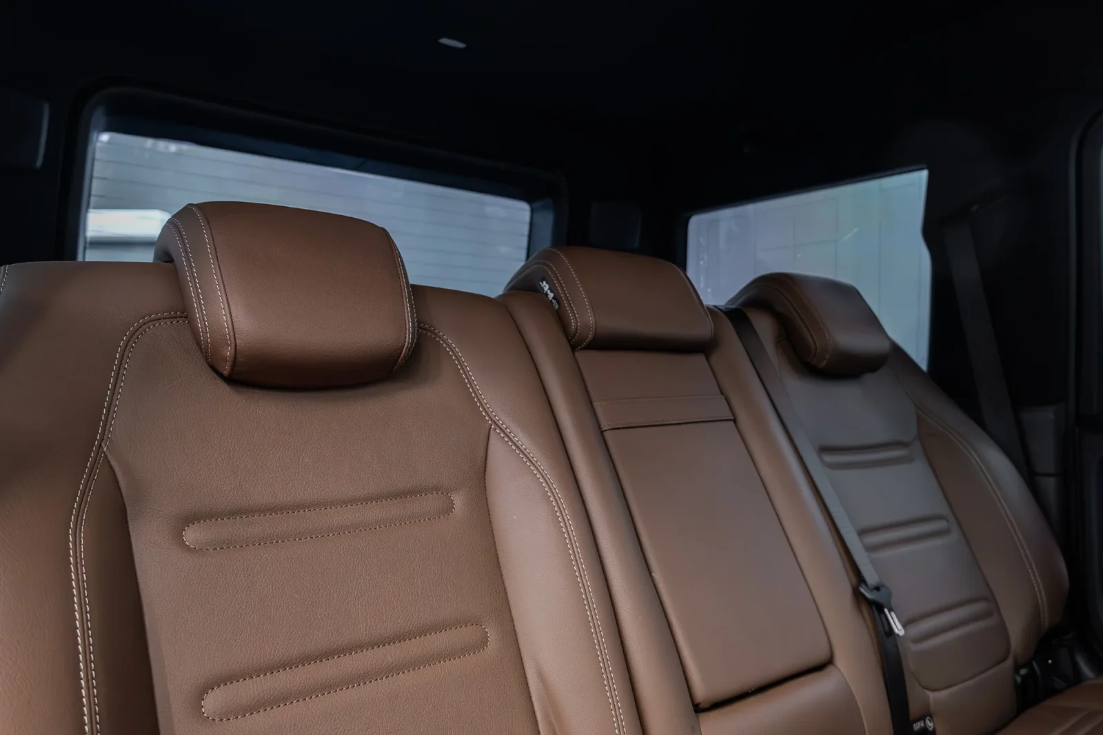 Rent Mercedes-Benz G-Class 500 White 2022 in Abu Dhabi - 4 