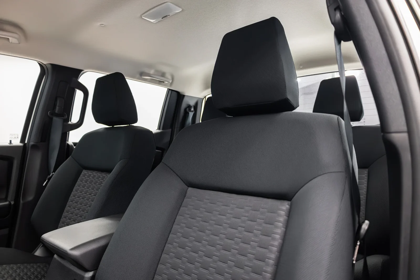 Rent Mitsubishi L200 Double Cap White 2026 in Abu Dhabi - 6 