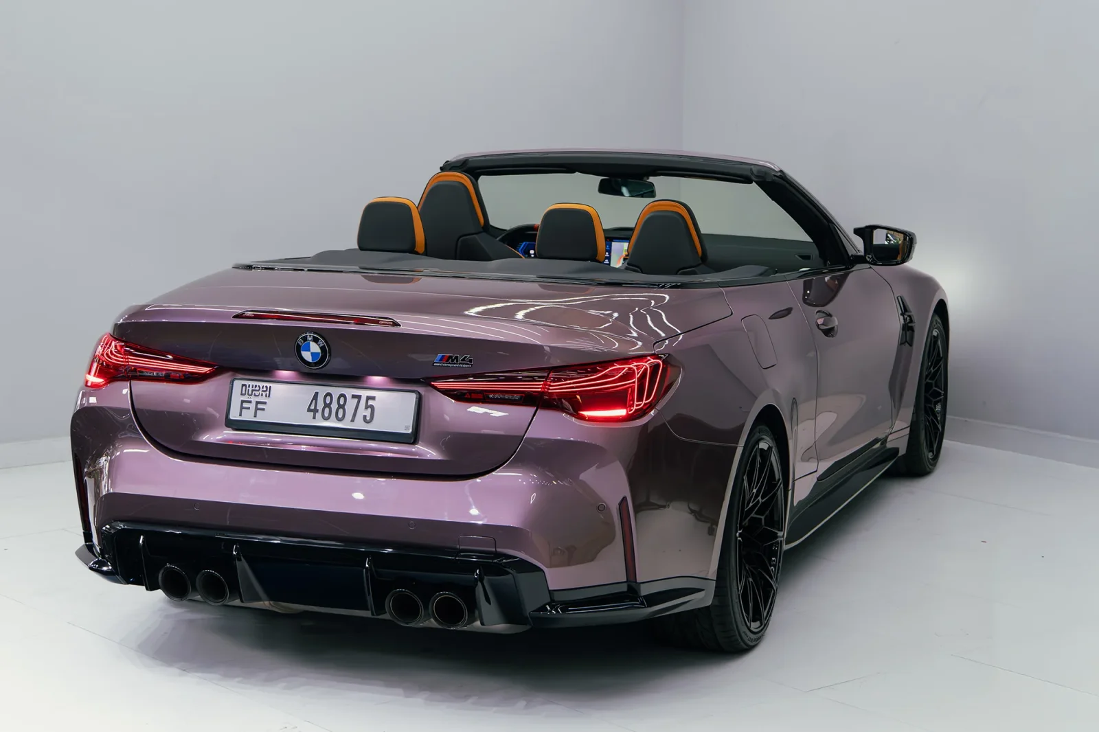 Kiralık BMW M4  Pembe 2024 içinde Abu Dhabi - 4 