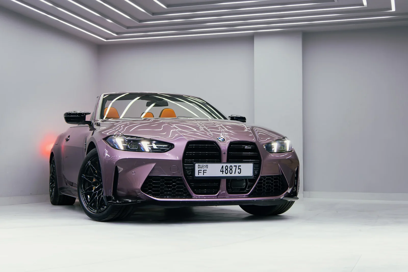 Kiralık BMW M4  Pembe 2024 içinde Abu Dhabi