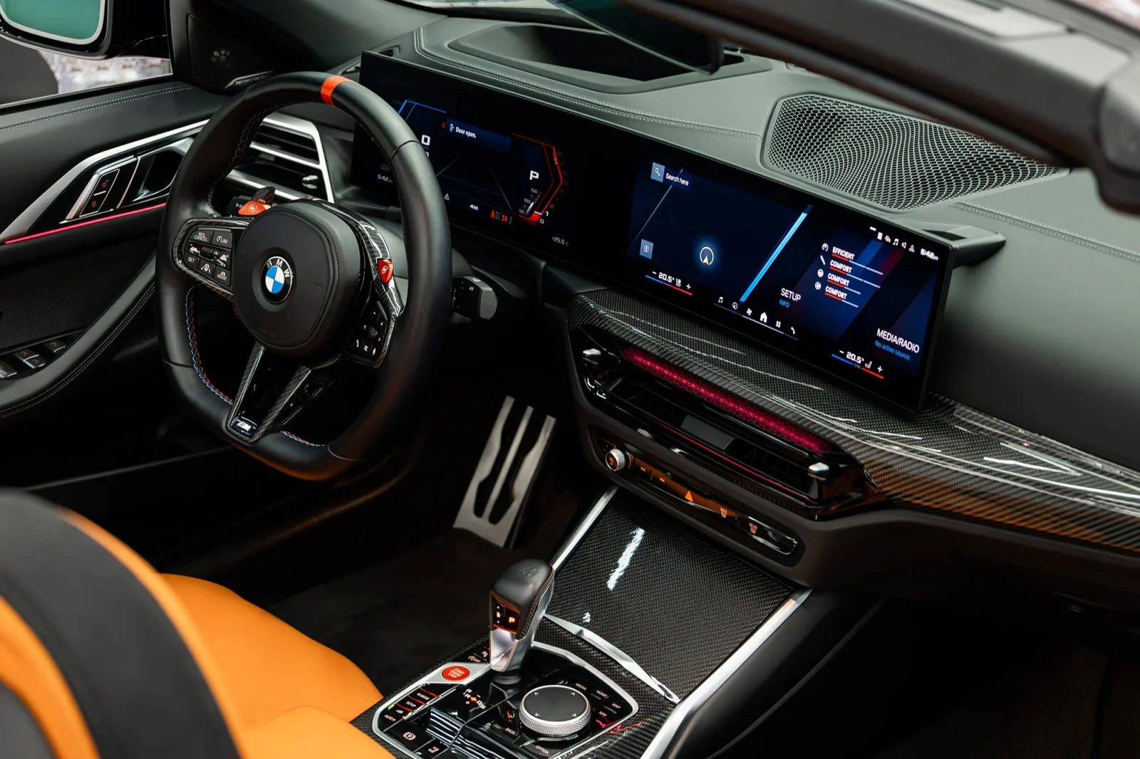 Kiralık BMW M4  Pembe 2024 içinde Abu Dhabi - 2 