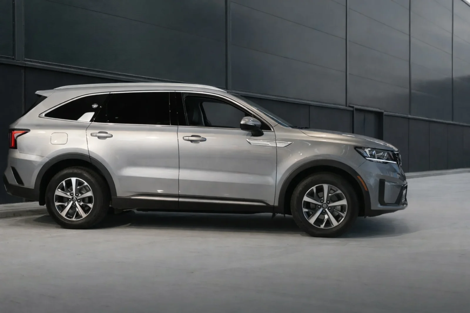 Alquiler Kia Sorento  Plata 2021 en Abu Dabi - 2 