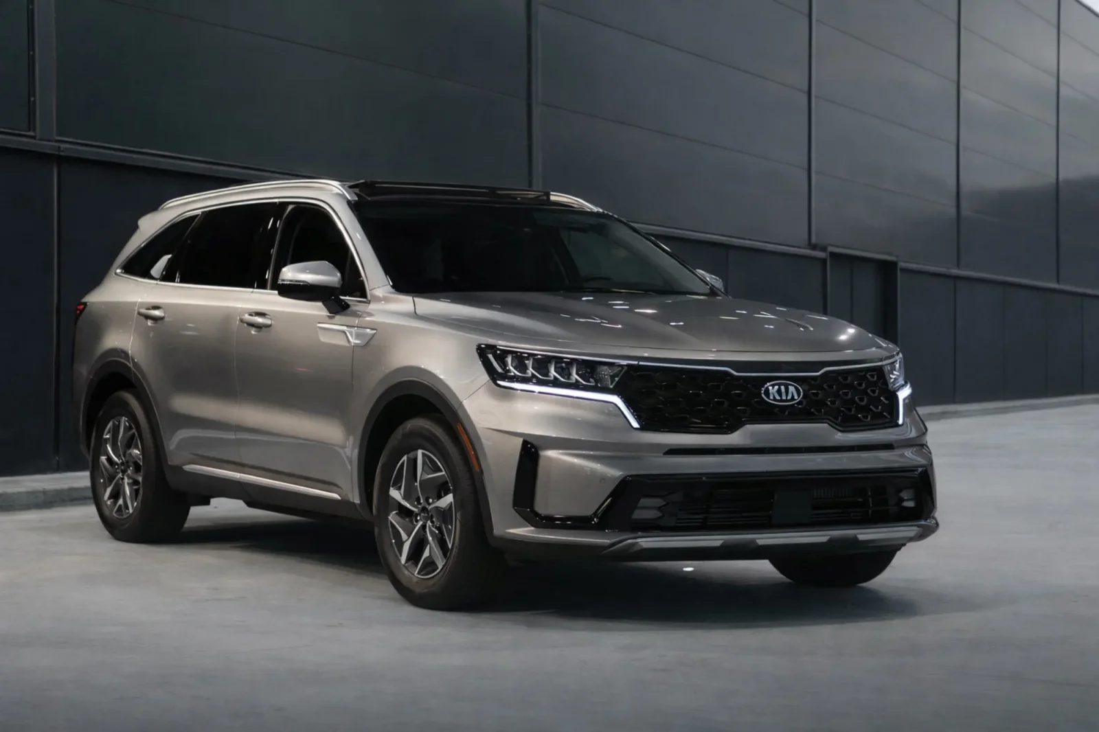 Alquiler Kia Sorento  Plata 2021 en Abu Dabi