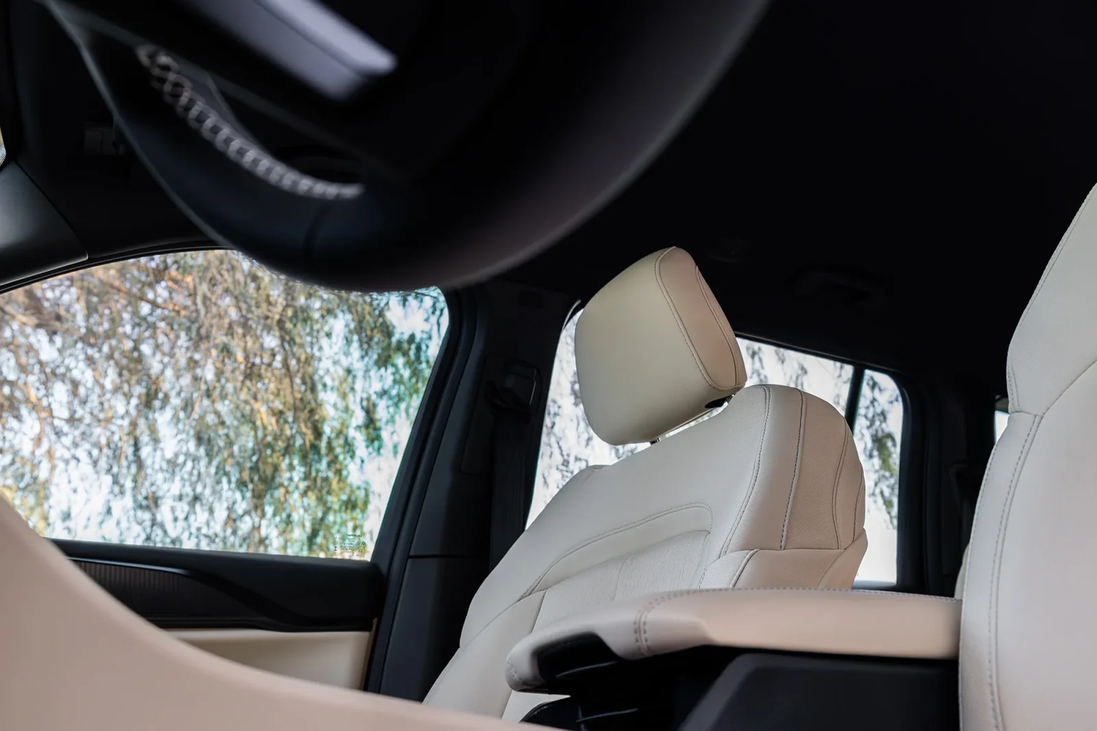 Alquiler Jeep Grand Cherokee  Gris 2025 en Abu Dabi - 12 