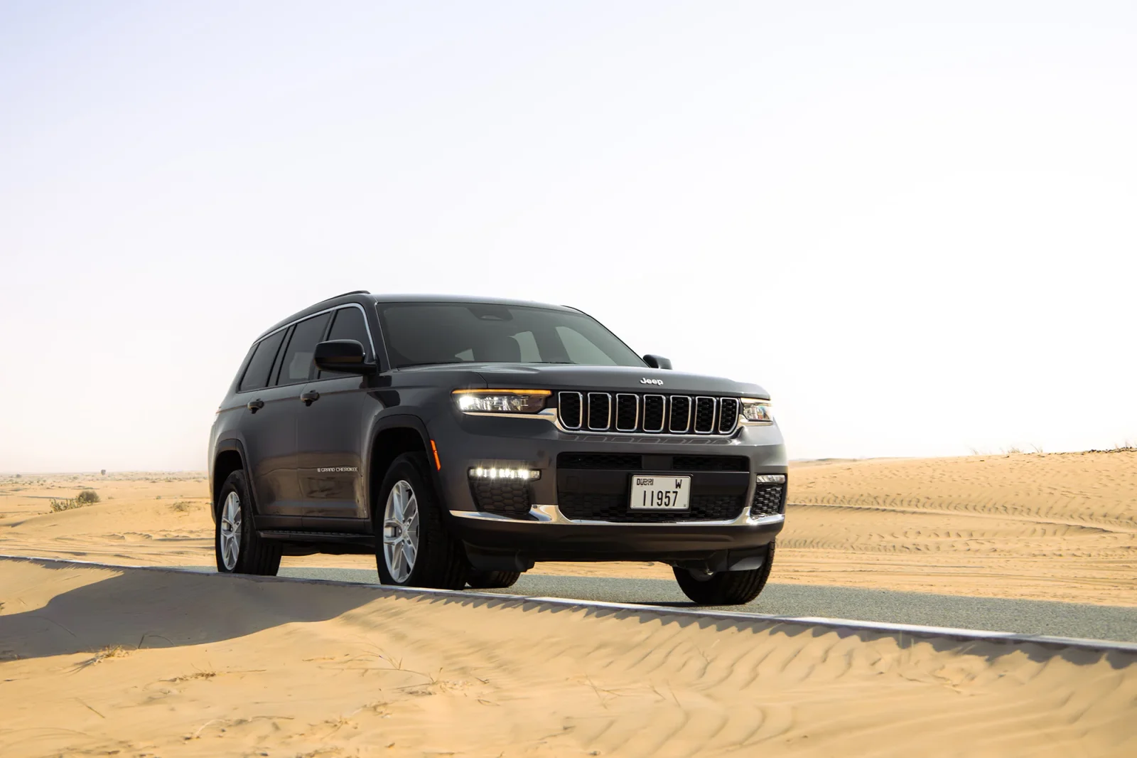 Alquiler Jeep Grand Cherokee  Gris 2025 en Abu Dabi - 7 