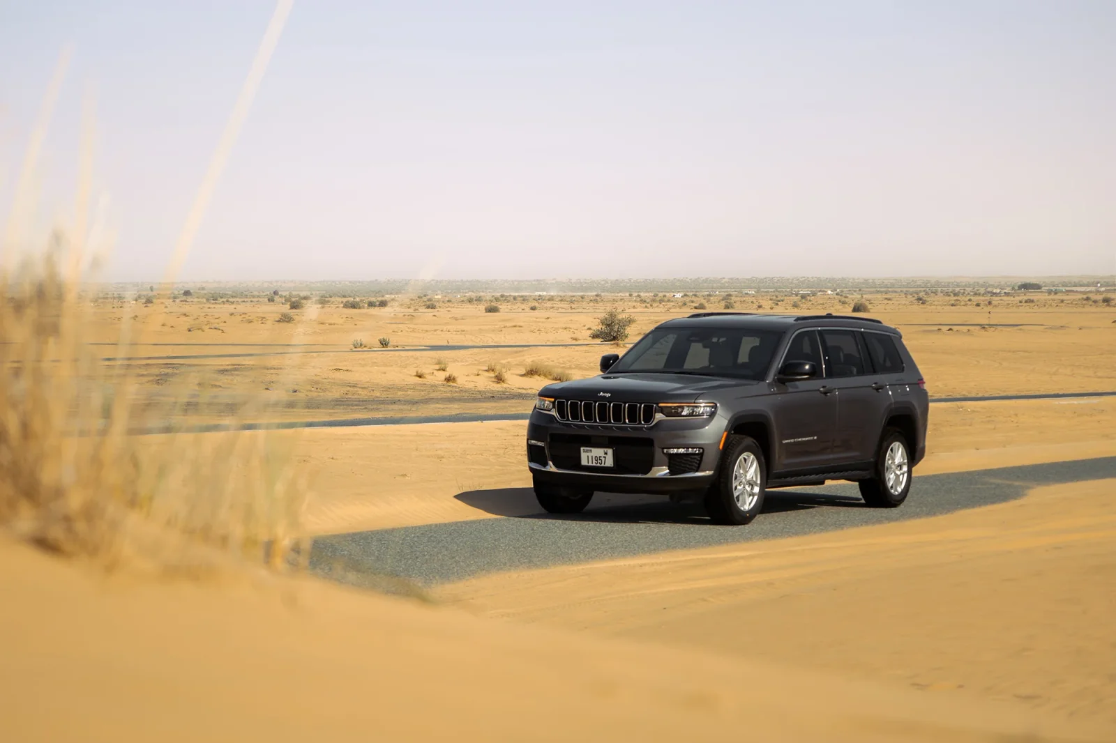 Alquiler Jeep Grand Cherokee  Gris 2025 en Abu Dabi - 10 