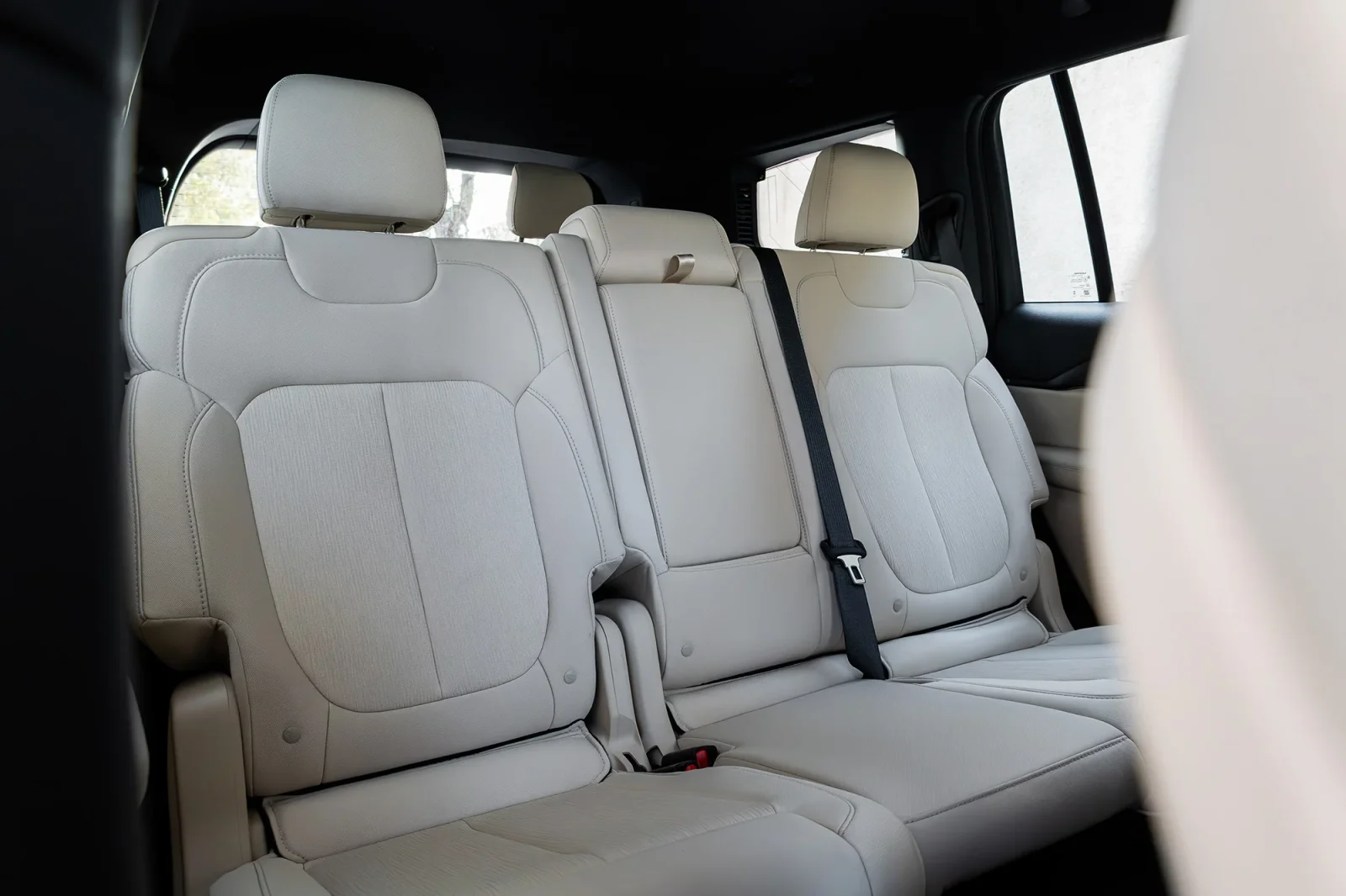 Alquiler Jeep Grand Cherokee  Gris 2025 en Abu Dabi - 6 