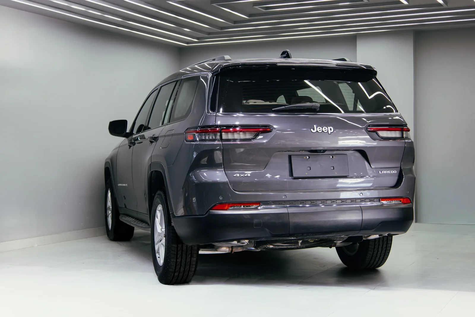 Alquiler Jeep Grand Cherokee  Gris 2025 en Abu Dabi - 6 