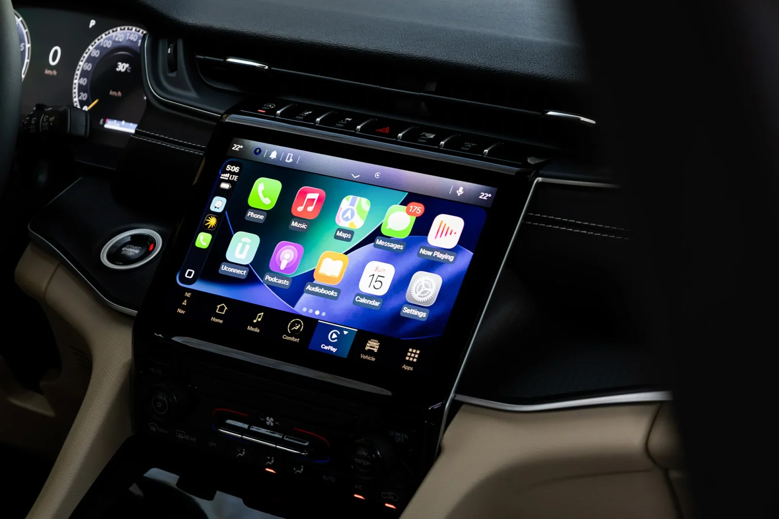 Alquiler Jeep Grand Cherokee  Gris 2025 en Abu Dabi - 4 