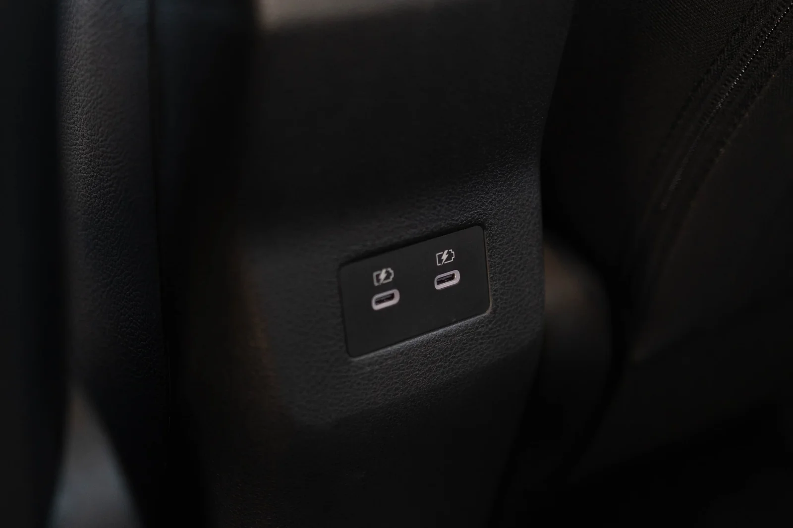 Rent Nissan Kicks  White 2025 in Abu Dhabi - 12 