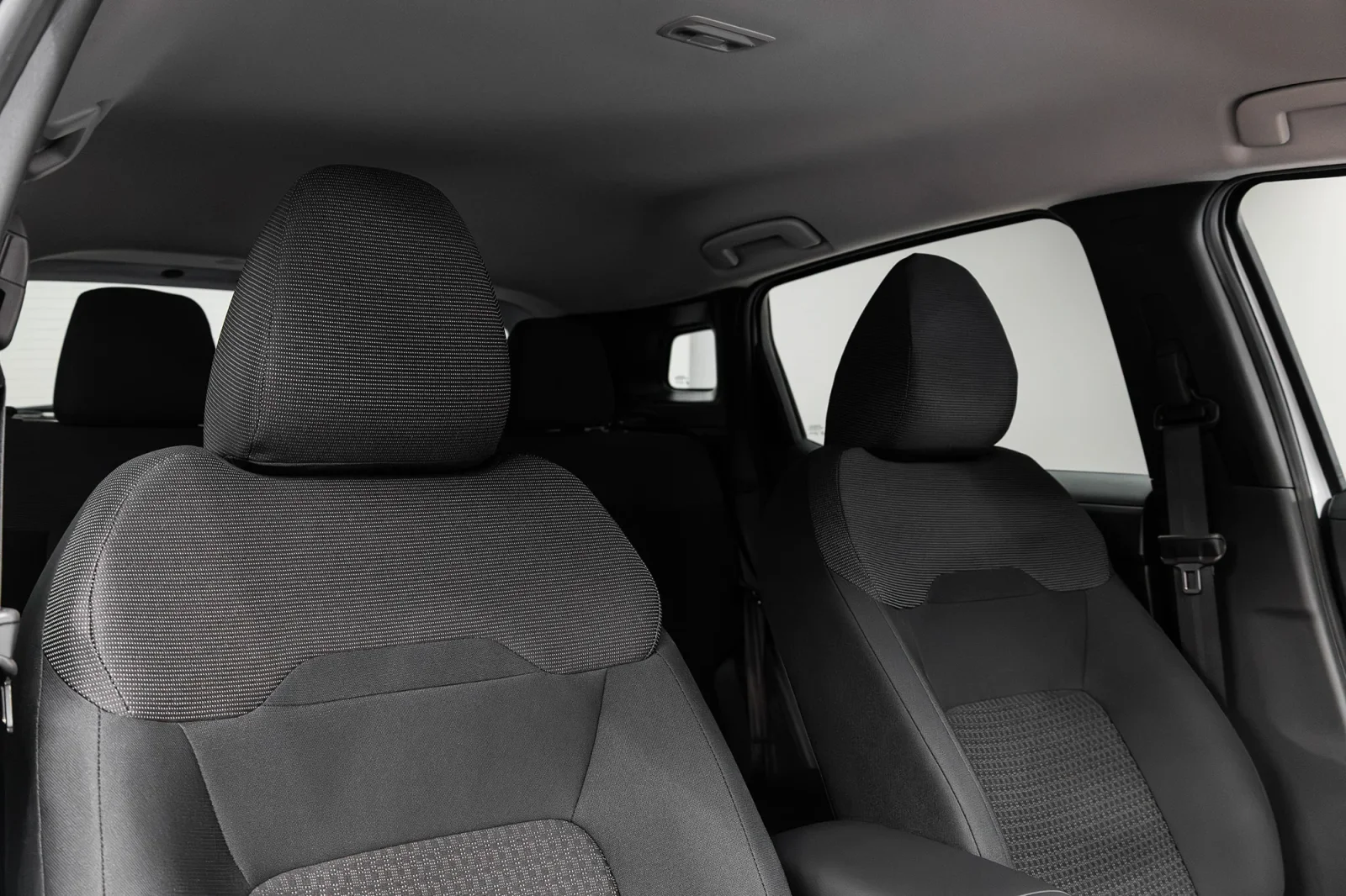 Rent Nissan Kicks  White 2025 in Abu Dhabi - 3 