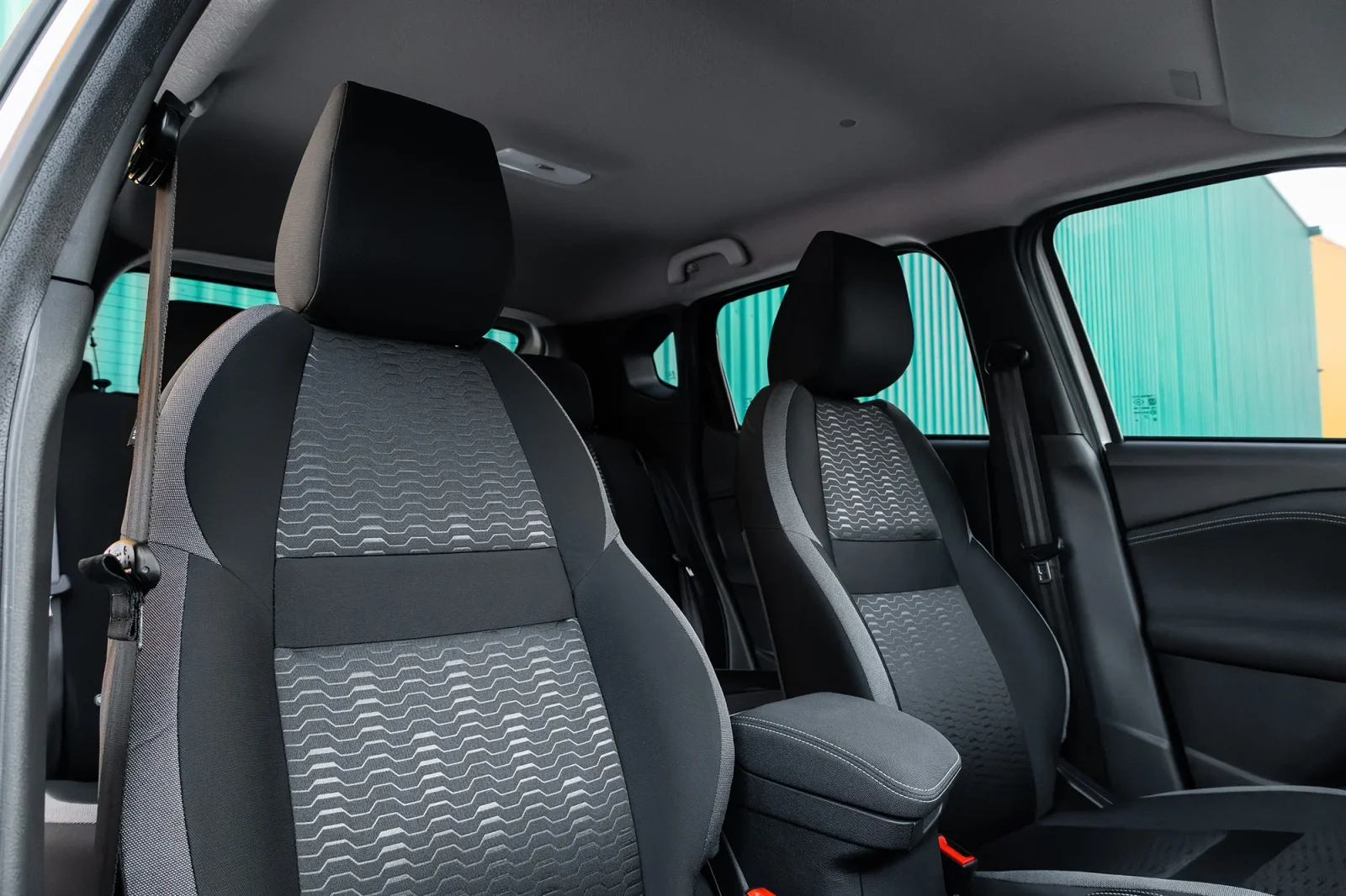 Rent Nissan Magnite  White 2025 in Abu Dhabi - 5 