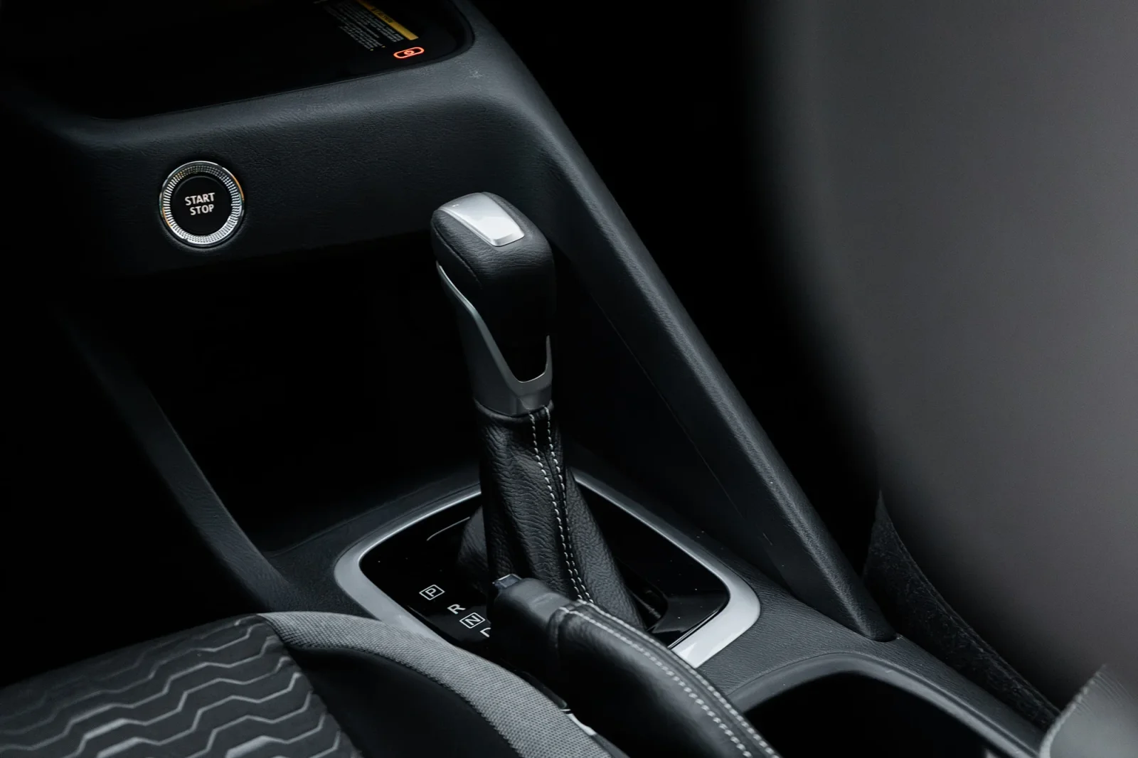 Rent Nissan Magnite  White 2025 in Abu Dhabi - 10 