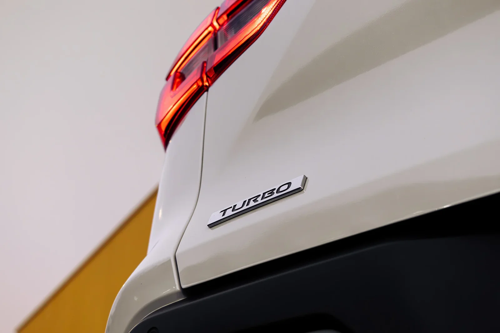 Rent Nissan Magnite  White 2025 in Abu Dhabi - 12 