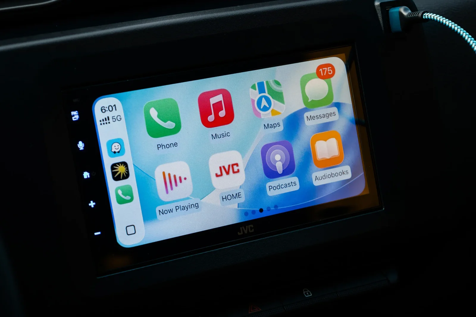 Rent Nissan Magnite  White 2025 in Abu Dhabi - 4 