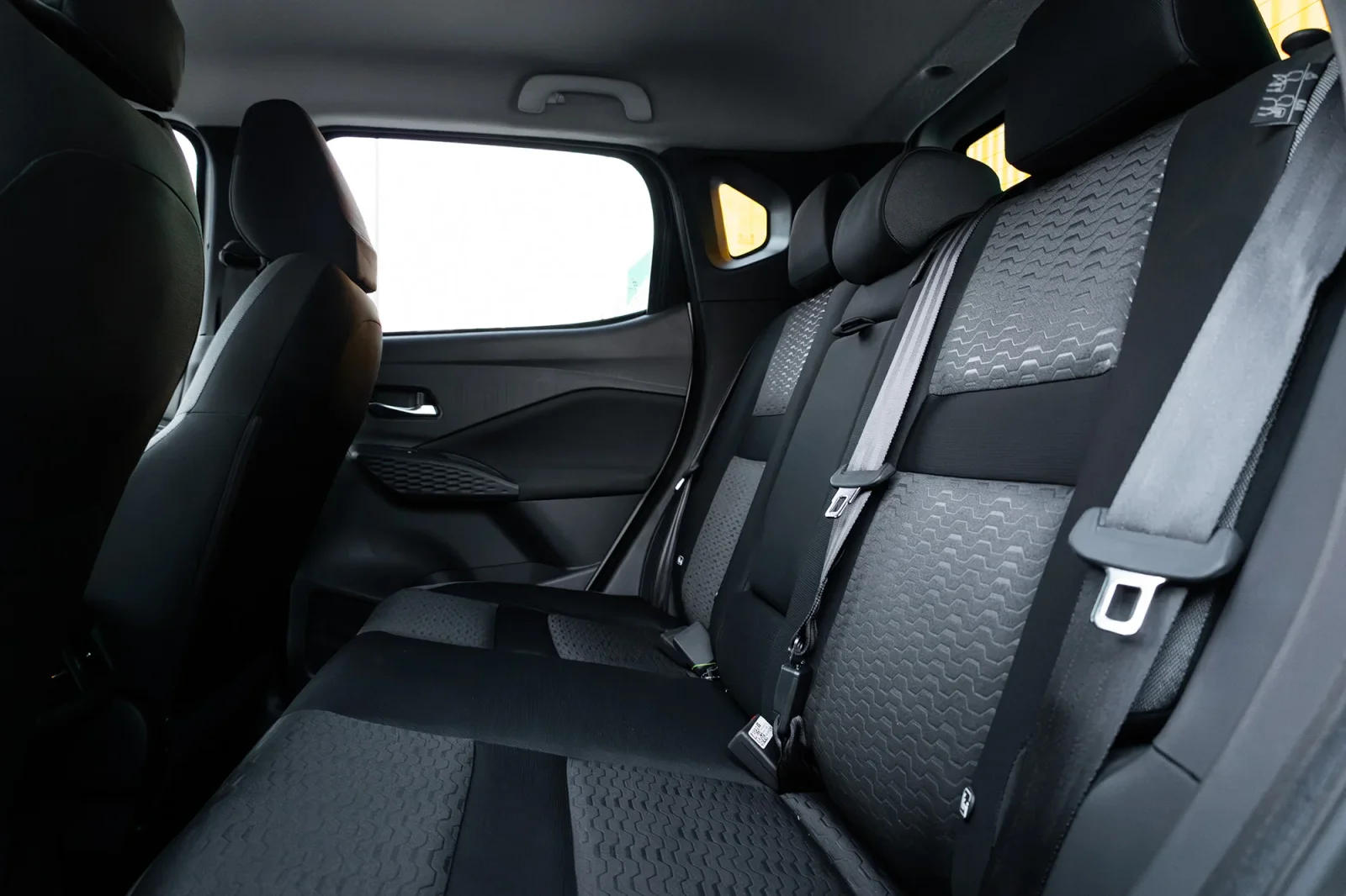 Rent Nissan Magnite  White 2025 in Abu Dhabi - 6 