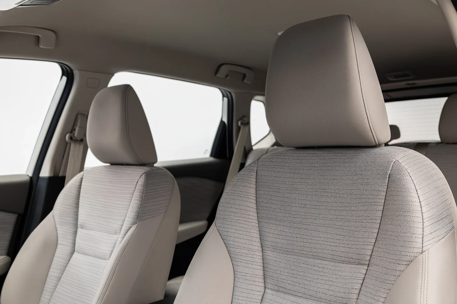 Rent Nissan X-Trail  White 2026 in Abu Dhabi - 4 