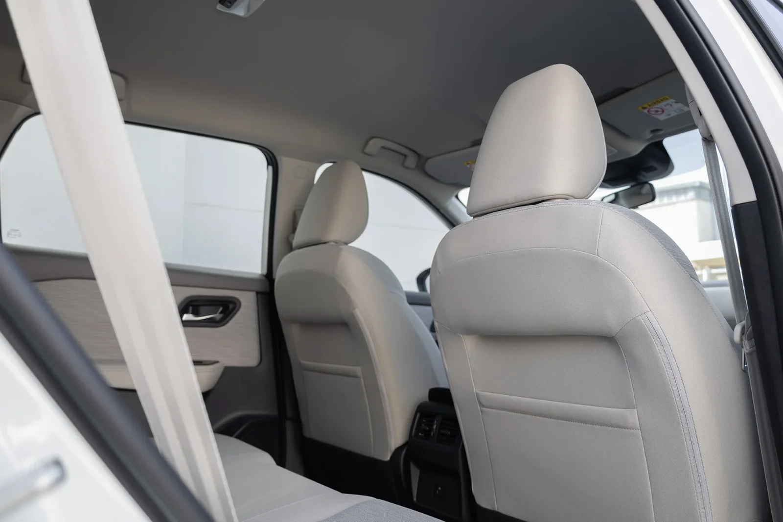 Rent Nissan X-Trail  White 2026 in Abu Dhabi - 12 