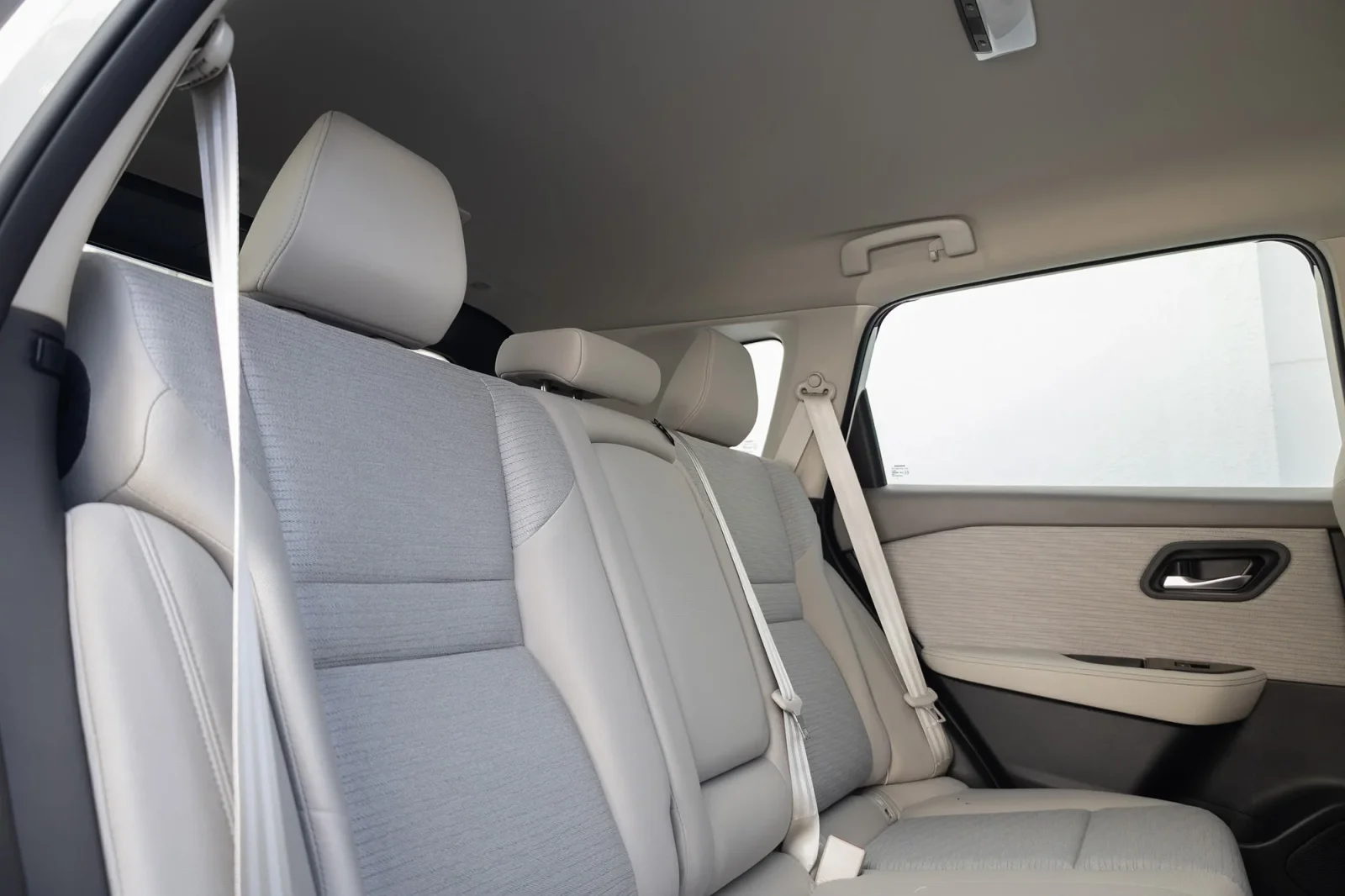 Rent Nissan X-Trail  White 2026 in Abu Dhabi - 6 