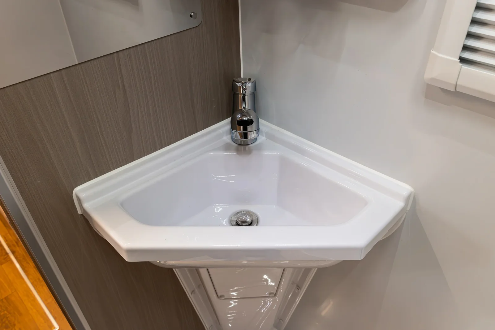 Huren Changan Hunter RV Grijs 2025 in Abu Dhabi - 20 